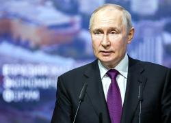 Putin, "arresto cardiaco: trovato per terra vicino ad un tavolo con bevande e cibo con le convulsioni, guardie allarmate dal tonfo"