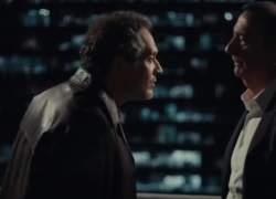 Milano come Gotham City e Sala come il commissario Gordon nel VIDEO dei Club Dogo, ormai ci vuole Batman contro la criminalità, ma la performance da attore è da rivedere