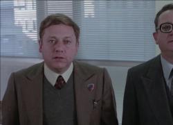 Milano, Fantozzi all’Atm point con la tessera ritrovata: “Mi attivi l’abbonamento”, “spiacenti, non si può, rifacci il bonifico”