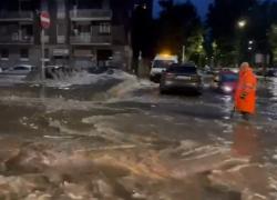 Nubifragio a Milano, Seveso esondato, strade come fiumi vicino al Niguarda, allerta per il Lambro: chiusi i sottopassi Rubicone e Negrotto - VIDEO