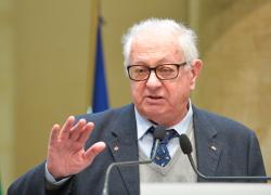 Addio a Luigi Berlinguer, morto l'ex ministro dell'istruzione: aveva 91 anni, era ricoverato da agosto