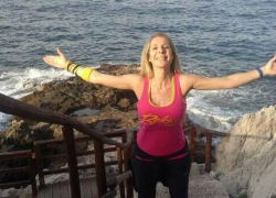 Danni da vaccino Covid, Ivana Mazzarella in tribunale: "Effetti avversi, mi hanno tolto la salute", legale: "Pm indaghi, fare&nbsp;giustizia"