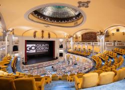 Riapre a Firenze, riportato agli antichi splendori, il Cinema Odeon adesso anche libreria a marchio Giunti