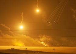Gaza City accerchiata, schierato sottomarino nucleare Usa, Abu Mazen: "Pronto a governare, servono due Stati"
