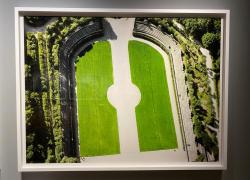 Villa Bardini ospita la personale del fotografo Olivo Barbieri: uno sguardo sulle contraddizioni del mondo moderno
