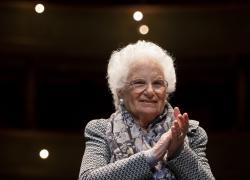Liliana Segre riceve il premio internazionale “Un Tartufo per la Pace 2023” 