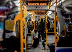 Milano, uomo armato di coltello grida "Allah Akbar" in metro a Cadorna: arrestato 37enne ricercato in Algeria per terrorismo e appartenenza all'Isis