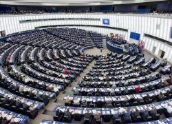 Euro 7, dal Parlamento Ue rinvio di 2 anni alle limitazioni per le auto (2027) e di 4 per i mezzi pesanti (2031) su pressione delle aziende: allentata la morsa della Commissione