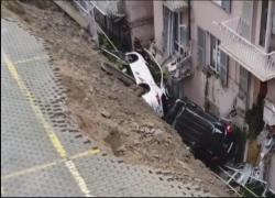 Genova, il maltempo fa franare strade e crollare muraglioni, 20 persone evacuate e 30 famiglie isolate