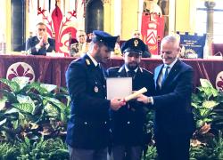 “Scudi di San Martino 2023”, tra i premiati a Palazzo Vecchio due poliziotti feriti che salvarono eroicamente un uomo dalle acque dell’Adda a Lodi