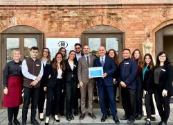 Hilton Molino Stucky di Venezia premiato con “Tre Stelle Marine” da MareVivo per il suo impegno per la salvaguardia del mare