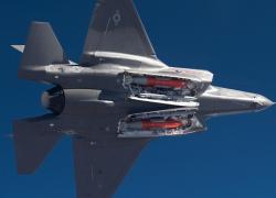 Caccia F35 Nato con bombe nucleari B61-12 stanziati in Olanda, la decisione Usa dopo il trasferimento di armi tattiche Iskander di Mosca in Bielorussia: al via il "risiko atomico" in Ucraina