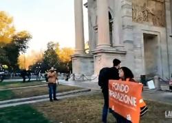 Milano, blitz Ultima Generazione, Arco della Pace imbrattato, gli attivisti: "Protesta contro finanziamento italiano di Israele" - VIDEO