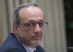 Vaccino Covid, l'ex direttore Aifa Li Bassi: "Hanno messo il green pass anche se sapevano che con il siero non si interrompeva trasmissione"