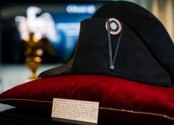 Napoleone, il suo cappello da imperatore venduto all'asta in Francia per la cifra record di quasi 2 milioni di euro