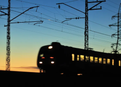 Domodossola, treno con guasto ai freni, macchinista si lancia in corsa e abbandona convoglio, poi lo schianto - VIDEO