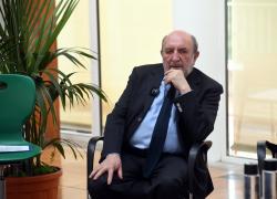 Galimberti a L'aria che tira: "Il problema è generale, hanno ragione a parlare di patriarcato", anche il filosofo cede all'ideologia dominante