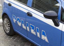 Autostrada Ivrea, due poliziotti feriti a martellate da 26enne francese, spari contro l'aggressore, agente in ospedale per trauma cranico