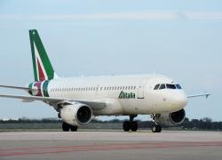 Alitalia licenzia 2.723 persone, in cassa integrazione fino al 31 ottobre 2024: "Noi impossibilitati al reimpiego"
