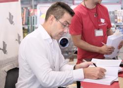 Vannacci sotto inchiesta militare per il suo libro, il Generale va in licenza un mese per "motivi familiari"