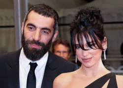 Dua Lipa e Romain Gravas si sono lasciati, amici: “Colpa del lavoro, lei mette la carriera davanti a tutto”