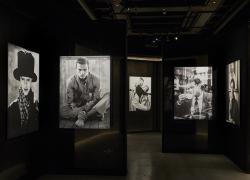 Giorgio Armani e Aldo Fallai, dialogo in mostra fra il re della moda e l’eclettico maestro della fotografia presso Armani Silos