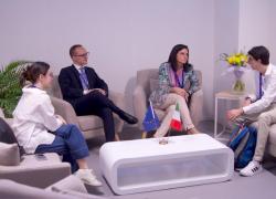 COP28, il viceministro Gava con i giovani attivisti pro nucleare 