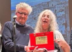 Matera Fiction consegna la targa d’oro a Patti Smith per le sue colonne sonore 
