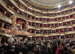 Sul podio Riccardo Chailly, mentre in sala presenti cariche istituzionali e personaggi del mondo della cultura e dello spettacolo
