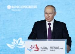 Elezioni presidenziali Russia 2024, Putin si ricandida e sfiderà il 17 marzo Nadezhdin (dx) e Duntsova (sx)