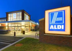 Svizzera,  i supermercati Aldi portano il salario minimo a 5mila euro al mese per far lavorare tranquilli i dipendenti