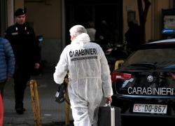 Donna trovata morta in un baule a Mondragone, indagata la figlia: "Mia madre ha avuto un incidente, non avevo i soldi per il funerale"