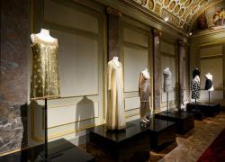 Riapre dopo tre anni il Museo della Moda e del Costume di Palazzo Pitti: in primavera saranno pronte altre sale con i più suggestivi costumi della nobiltà