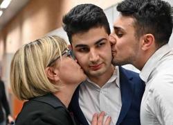 Torino, Alex Cotoia assolto in appello dall’accusa di omicidio, uccise il padre violento con 34 coltellate per difendere la madre