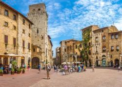 San Gimignano, parte il nuovo servizio integrato treno+bus per raggiungere il centro storico della località toscana, attivo da metà dicembre con 40 collegamenti giornalieri 