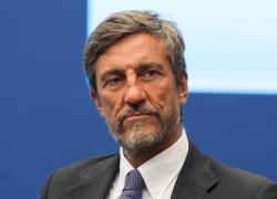 Corsini (direttore Rai) ad Atreju: “Noi di FdI”, e su Schlein: “Preferisce pensare a come vestirsi che confrontarsi”, ad Sergio chiede relazione