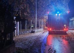 Incendio in casa a Campobasso, morto bambino di 9 anni, gravi la mamma e i fratelli, rogo partito da illuminazione natalizia