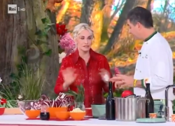 “Farla bere mentre si cucina per stordire la preda”, la battuta choc dello chef Sergio Barzetti in tv dalla Clerici - VIDEO