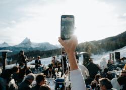 Ploom X di JTI, programma di eventi esclusivi del brand a Courmayeur e Cortina con artisti di fama internazionale
