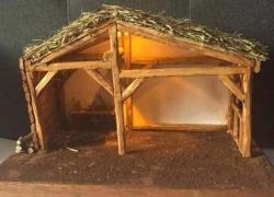 Gli auguri virali con il presepe vuoto: senza animali, no a maltrattamenti, Maria, prona al patriarcato, Giuseppe, no del sindacato, Gesù Bambino, deve scegliere il suo sesso e i Magi, migranti neri