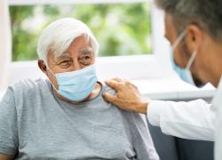 Covid, terapia domiciliare efficace per prevenire il ricovero pazienti colpiti dal virus - lo STUDIO su Lancet