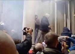 Serbia, scontri tra la polizia e i manifestanti per presunti brogli elettorali. Una rivoluzione colorata per fortuna fallita?
