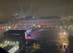 Capodanno a Napoli, il concerto in Piazza Plebiscito è stato una supercazzola. Ma come vi siete permessi? Metà strutture ricettive vuote