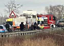 Pordenone, incidente sulla Cimpello Sequals, scontro tra tir e ambulanza: 3 morti e 2 feriti