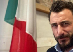 Pozzolo indagato per lesioni aggravate, testimone: "Ha sparato lui, mostrava la pistola tenendola in mano ma non abbiamo fatto in tempo a dirgli di metterla via"