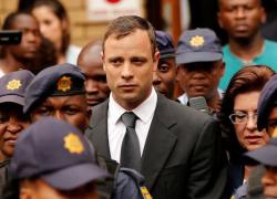 Pistorius esce dal carcere dopo 9 anni, in libertà vigilata fino al 2029: uccise la fidanzata Reeva Steenkamp “per gelosia”