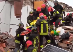 Roma, esplode una palazzina di due piani a Canale Monterano, estratte vive 4 persone tra cui un bambino - VIDEO