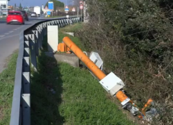 Rovigo, "Fleximan" colpisce ancora: segato l'ottavo velox in pochi mesi, il web: "E' un eroe" ma il sindaco: "Danno ai cittadini"