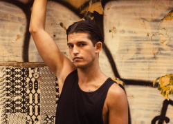 Addio ad Adam Jendoubi, morto per infarto a 23 anni l'attore dei video di Liberato, era stato trovato privo di sensi a Capodanno