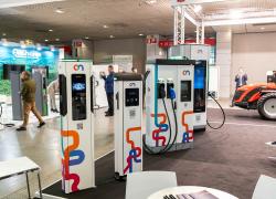 On Charge, +177% di energia erogata nel '23; Piazza: "Nel 2030 obiettivo 12.000 punti di ricarica"